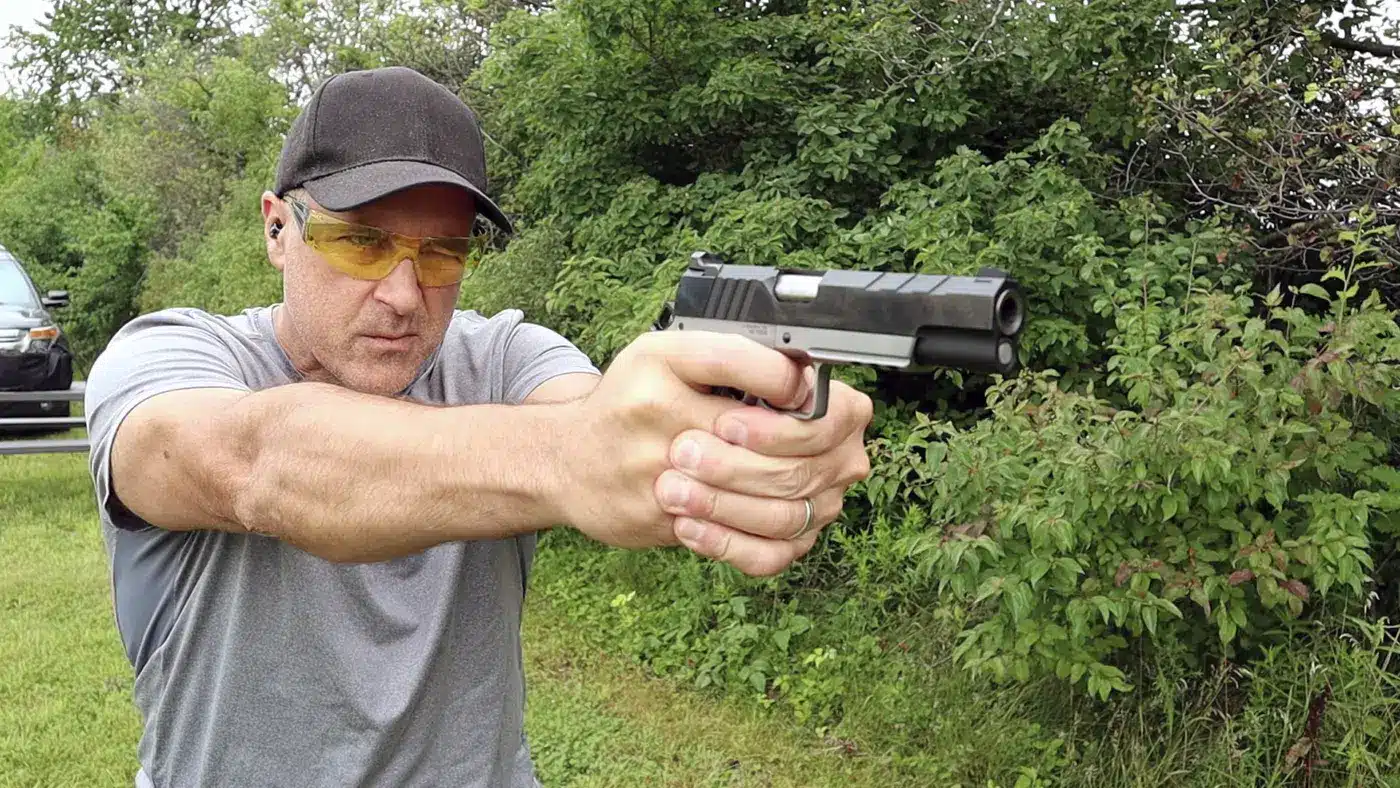 author shooting a 1911 to pick the right one for ccw