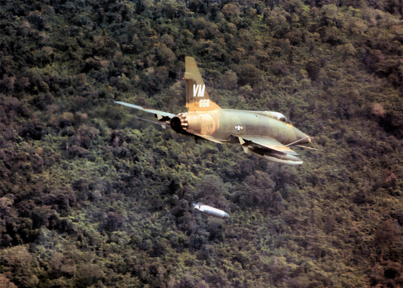 f-100d super sabre dropping napalm bomb on nva bien hoa south vietnam 1967