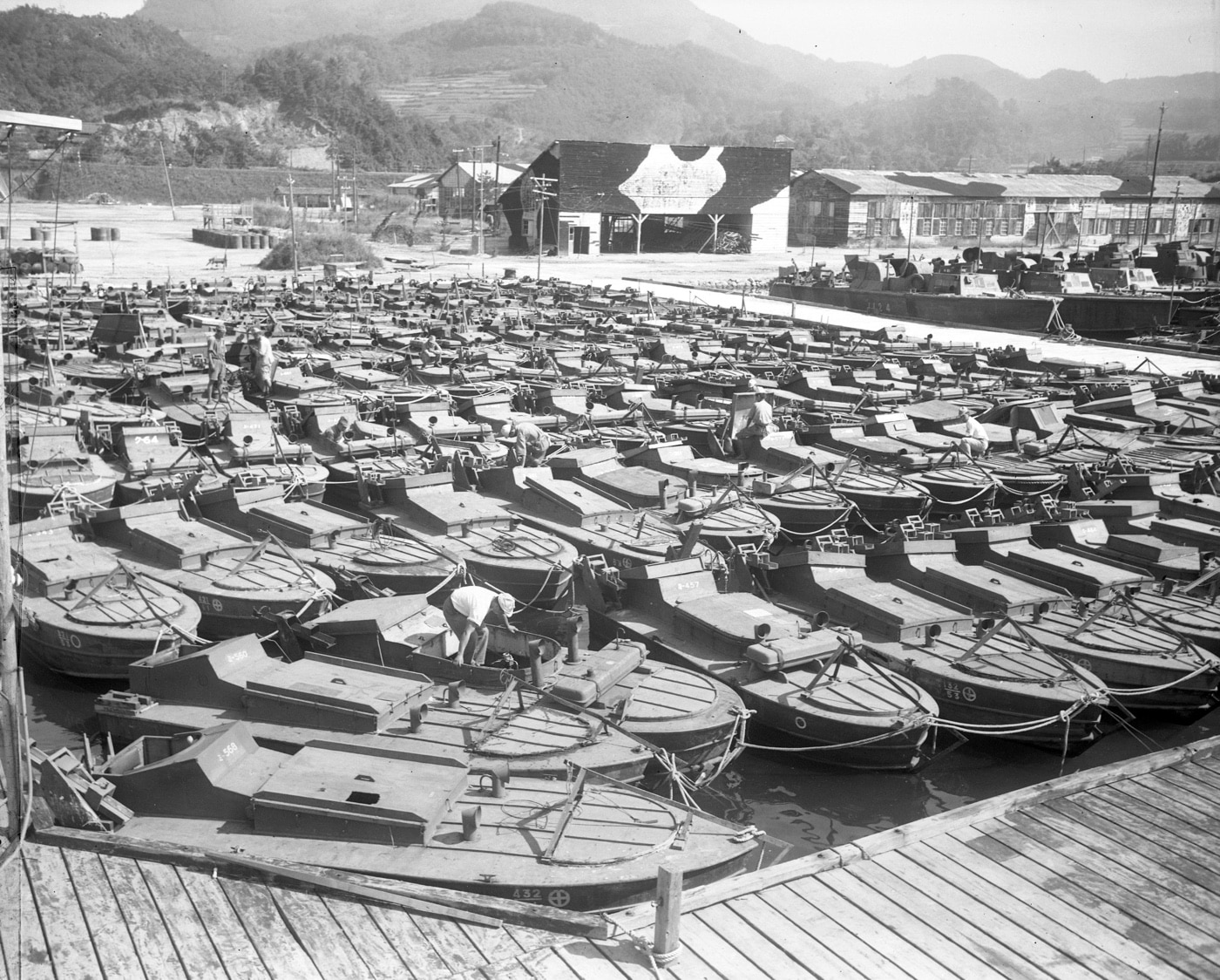 fleet of japanese shinyo boats captured after world war ii