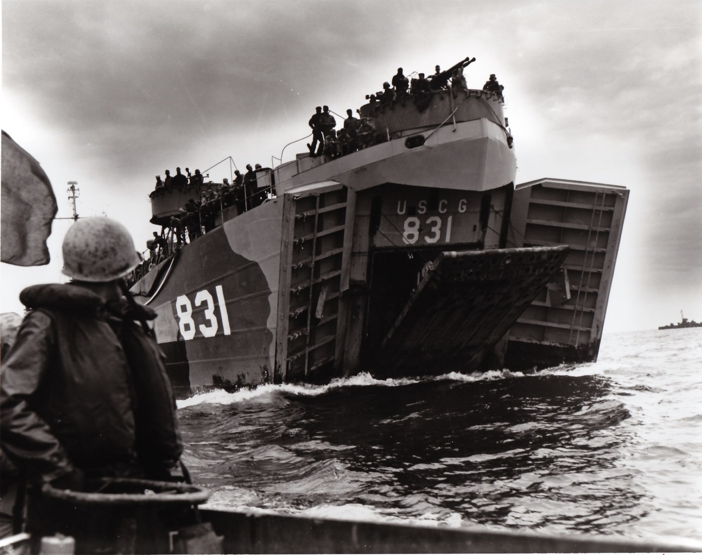 us landing craft prime target for shinyo kamikaze boat plane japane ww2