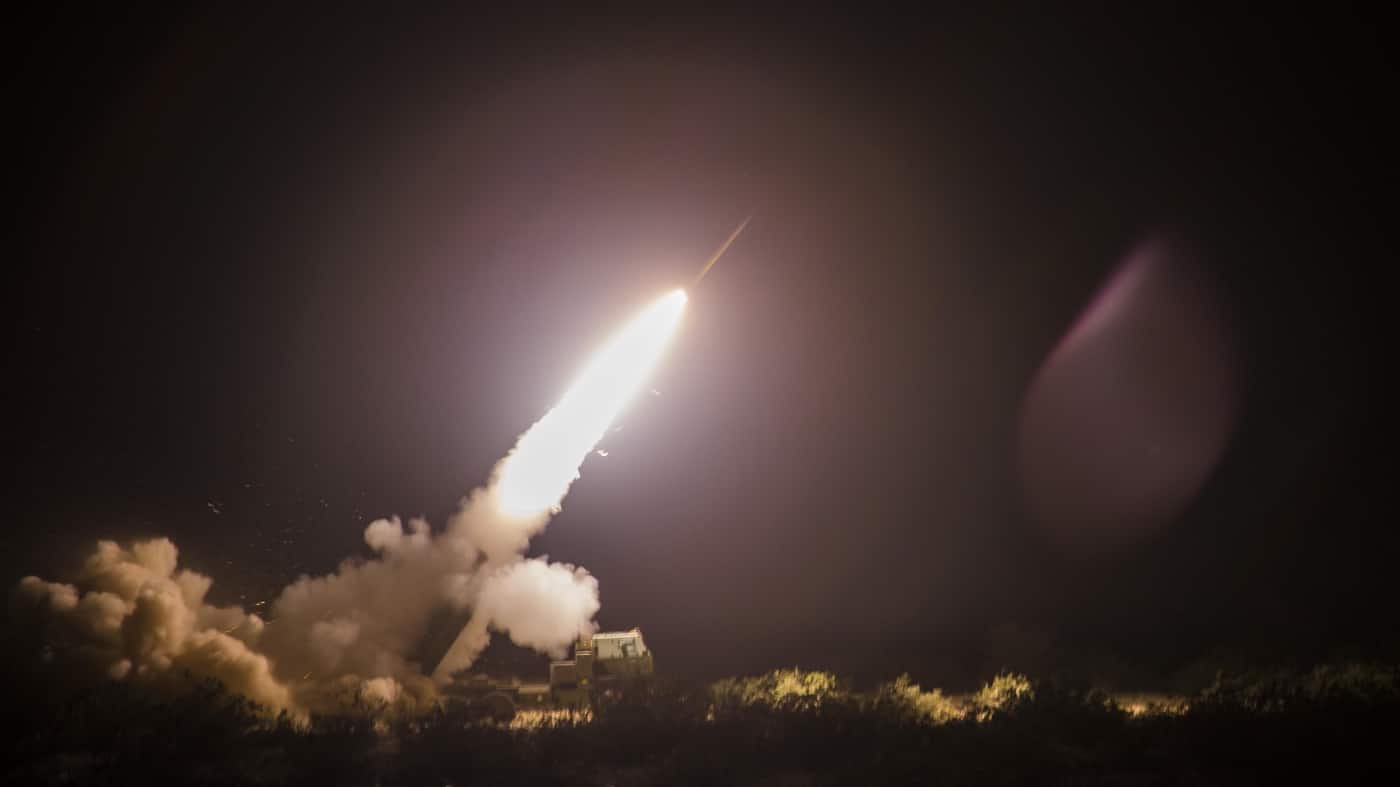 us marines fire himars m142 rockets in training