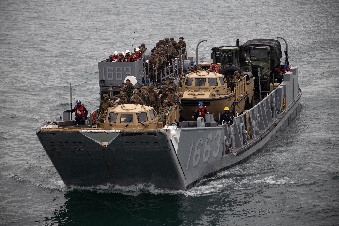 us navy landing craft utility meu uss mesa verde