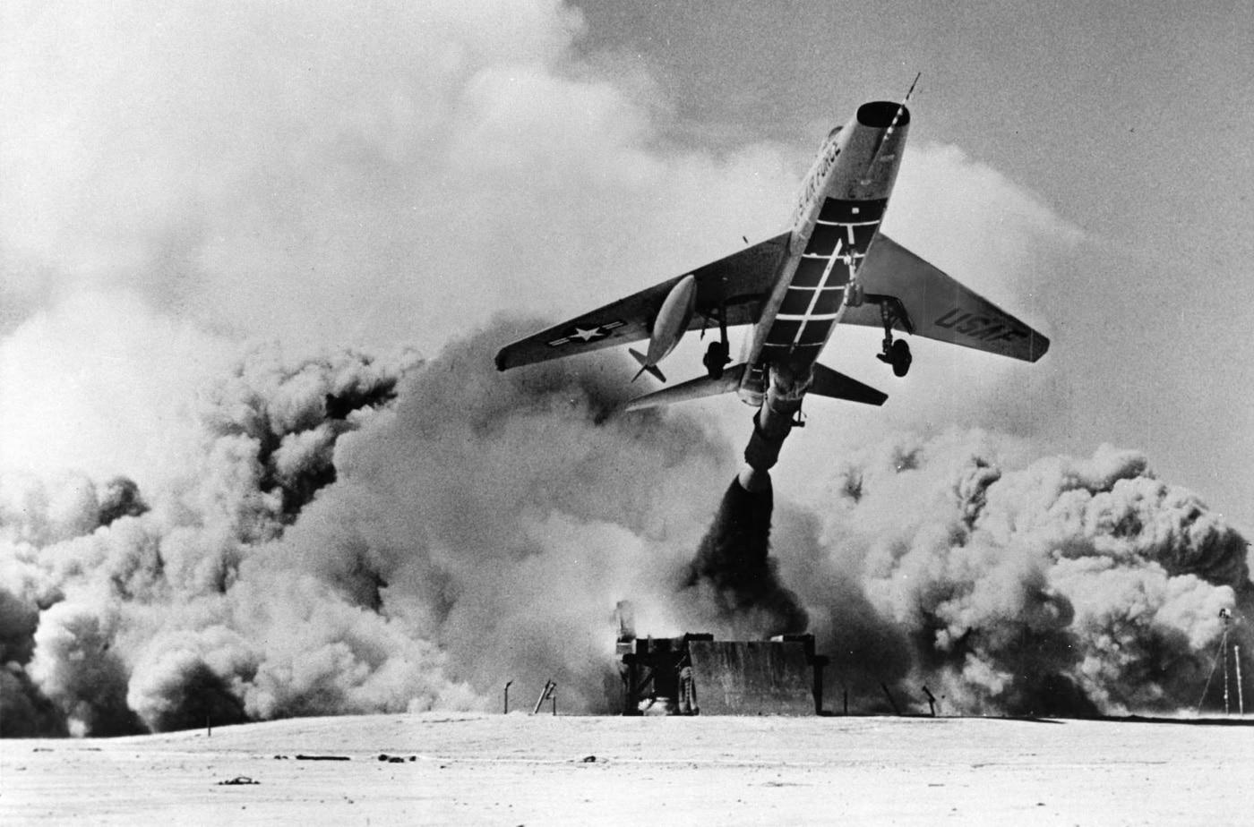 zero-length launch system f-100 super sabre test fighter