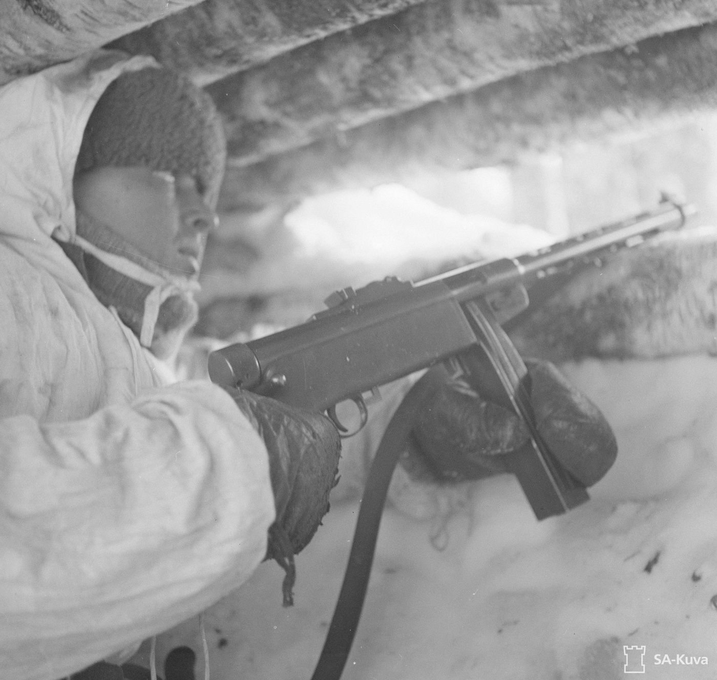 finland soldier in bunker with suomi kp:-31 smg ambush red army soviet union continuation war