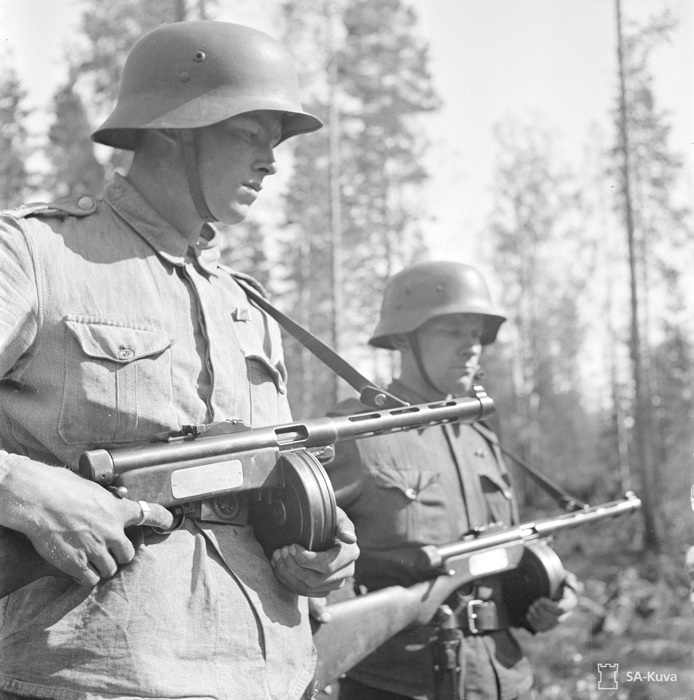 finnish jaeger battalion 1 troops jp1 armed with suomi model 1931 submachine guns in continuation war
