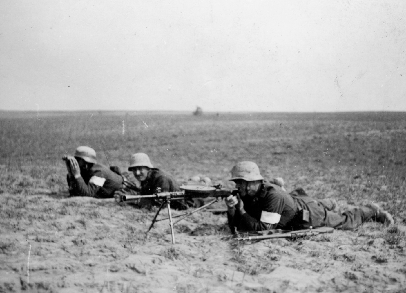 german troops practice shooting a captured dp-27 machine gun during world war 2