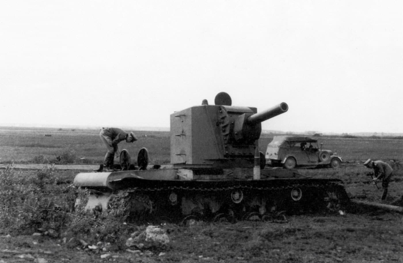 germans inspect a destroyed kv-2 at battle of raseiniai