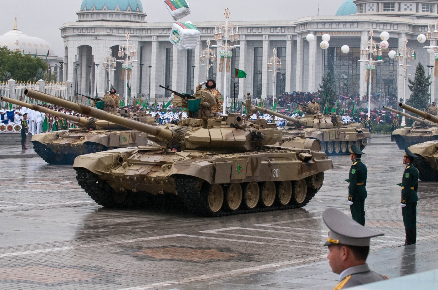 t-90 tank in turkmenistan independence day parade
