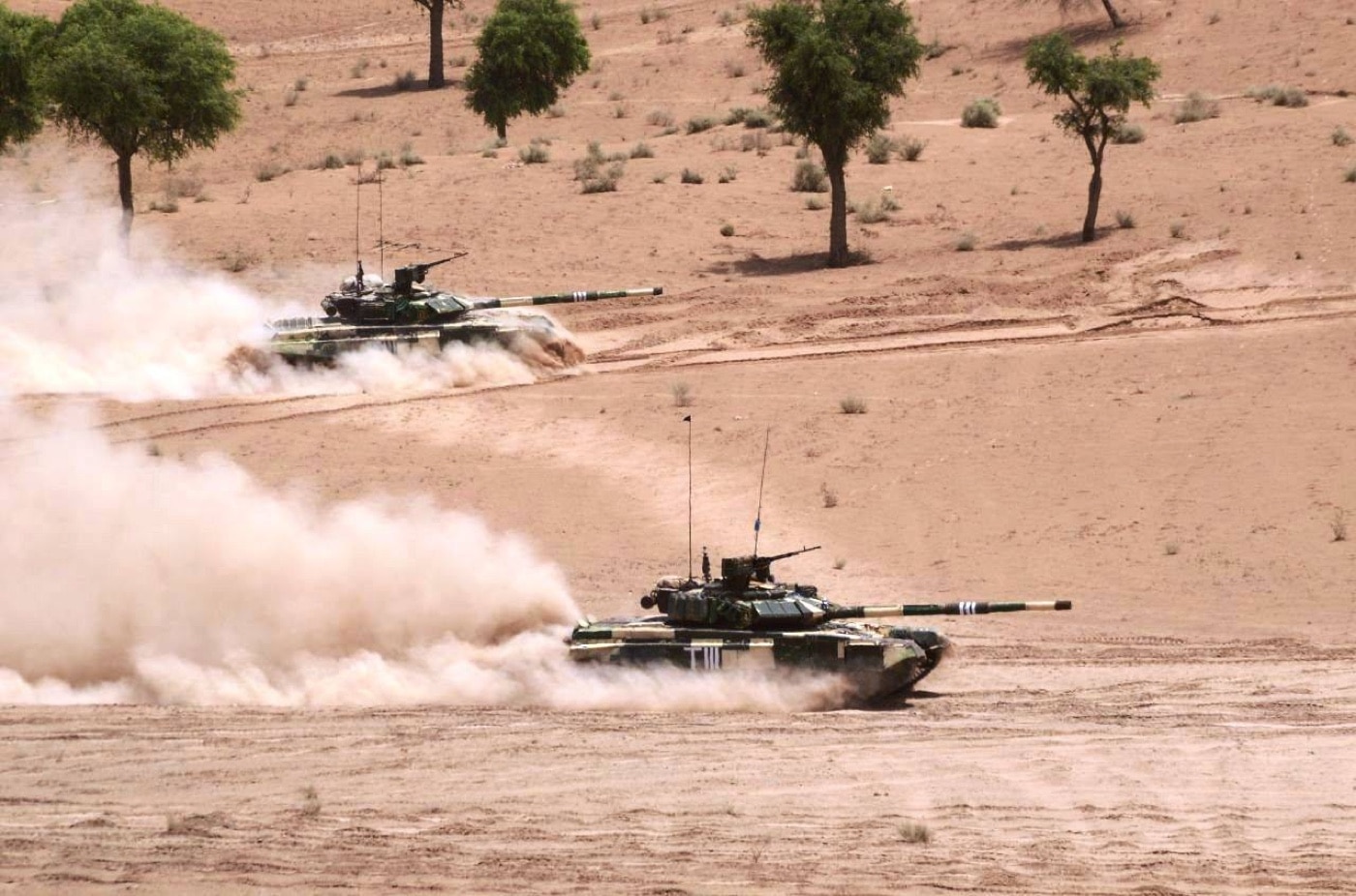 t-90s tanks in india army on training maneuvers in 2018
