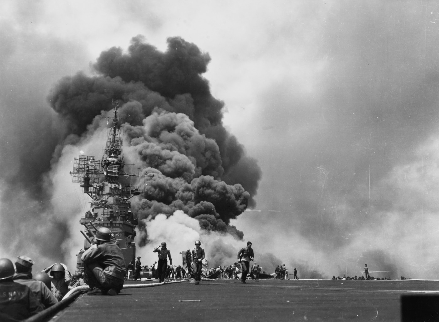 uss bunker hill fire fighting kamikaze hits 1945 world war 2