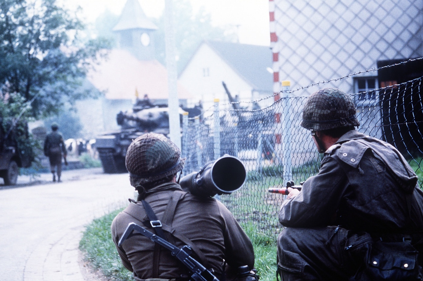 Dutch soldiers armed with Carl Gustaf M2 recoilless rifle