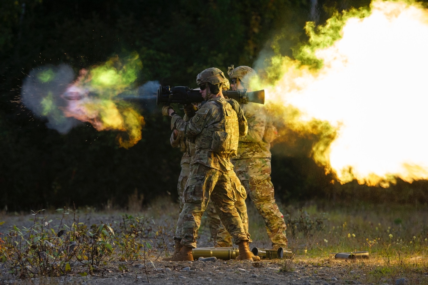 US Army paratroopers fire a Carl Gustaf MAAWS