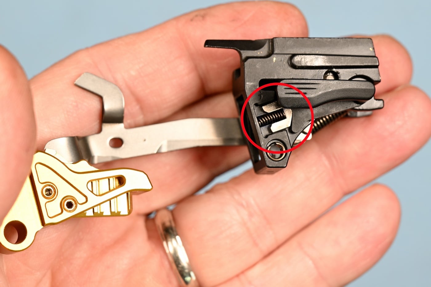 In this detailed image, the author shows us a Hellcat Pro trigger assembly for a pistol with a manual safety. Springfield Armory, Inc., is an American commercial firearms manufacturer and importer based in Geneseo, Illinois. Founded in 1974 by Bob Reese and family, the company produces rifles such as the M1A and imports handguns such as the XD series and Hellcat.