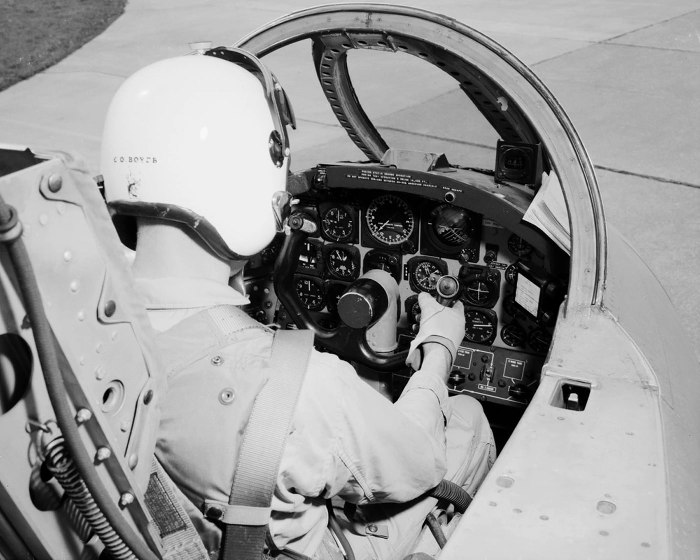 In this photograph we see a B-57 cockpit with the instrument panel. The cockpit is more akin to a fighter than a strategic bomber.