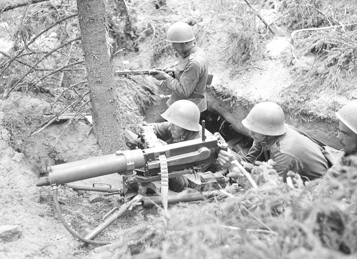 Finnish M09-21 with cloth ammo belt and domestic tripod