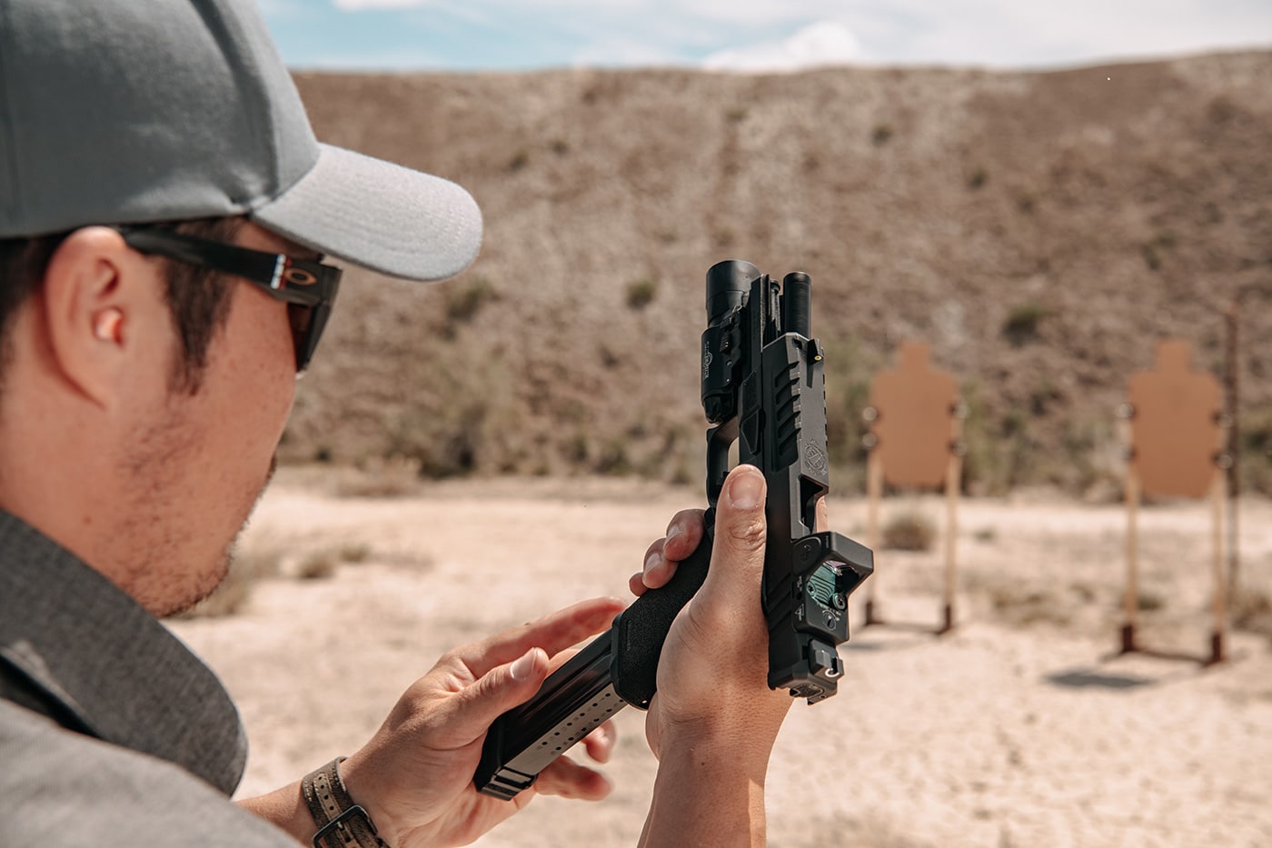 Here we see an emergency reload from slide lock on a Springfield Echelon pistol.