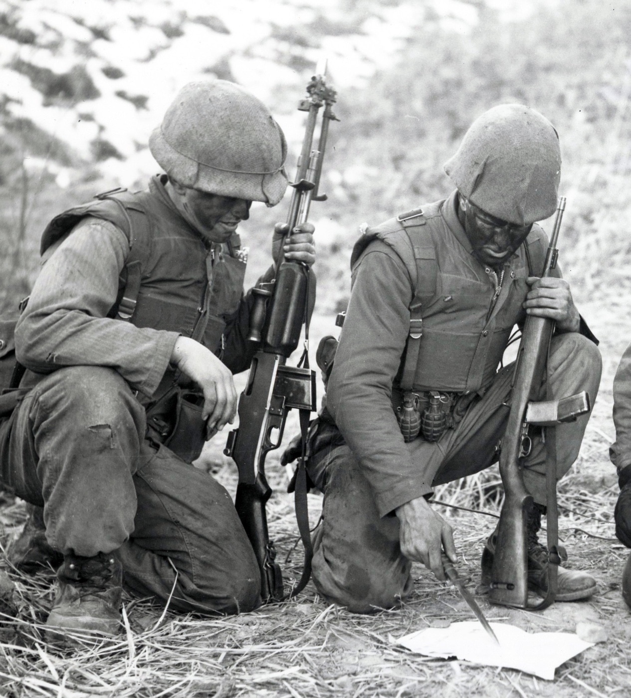 US soldiers wearing body armory in Korean War