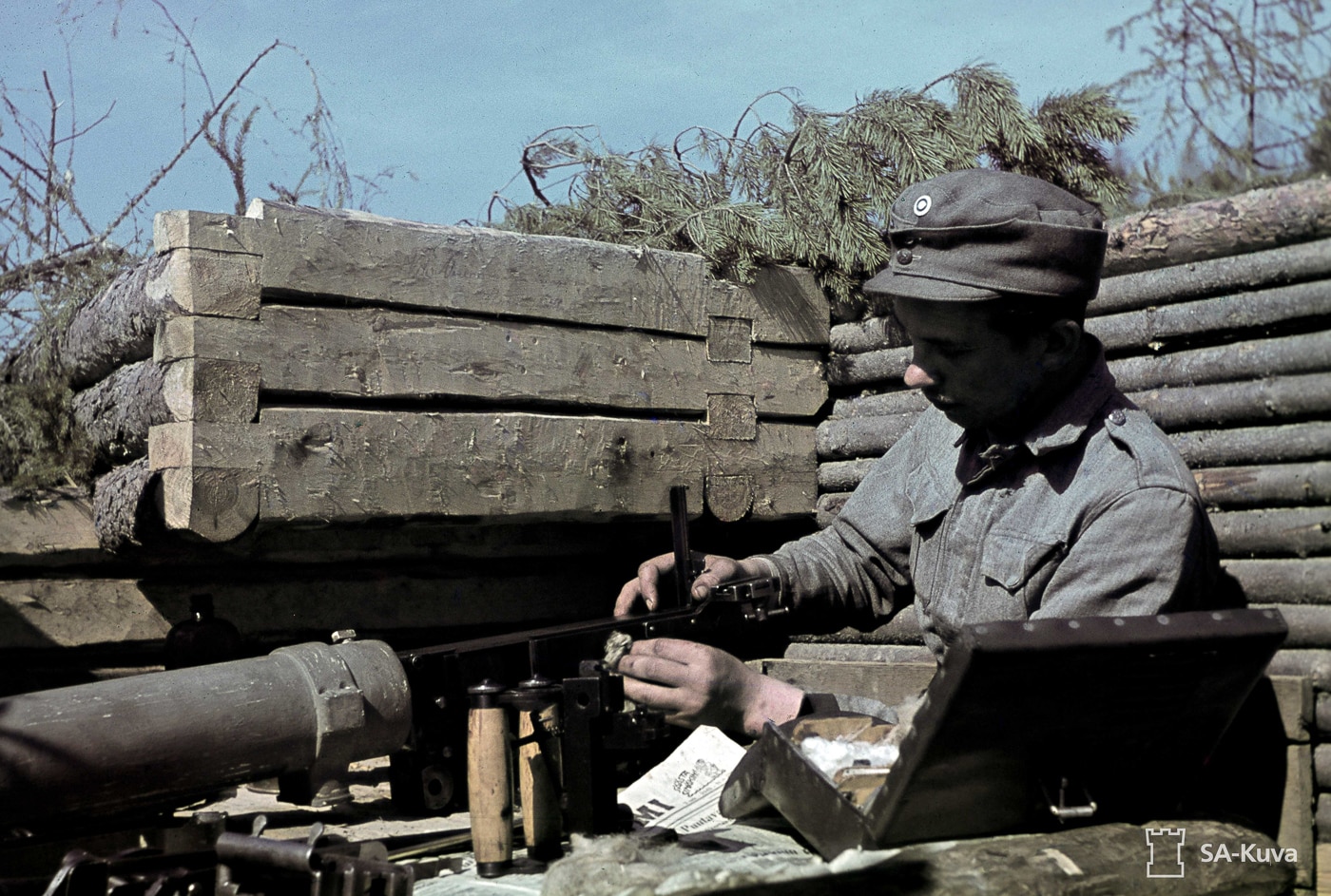 servicing the M09-21 machine gun