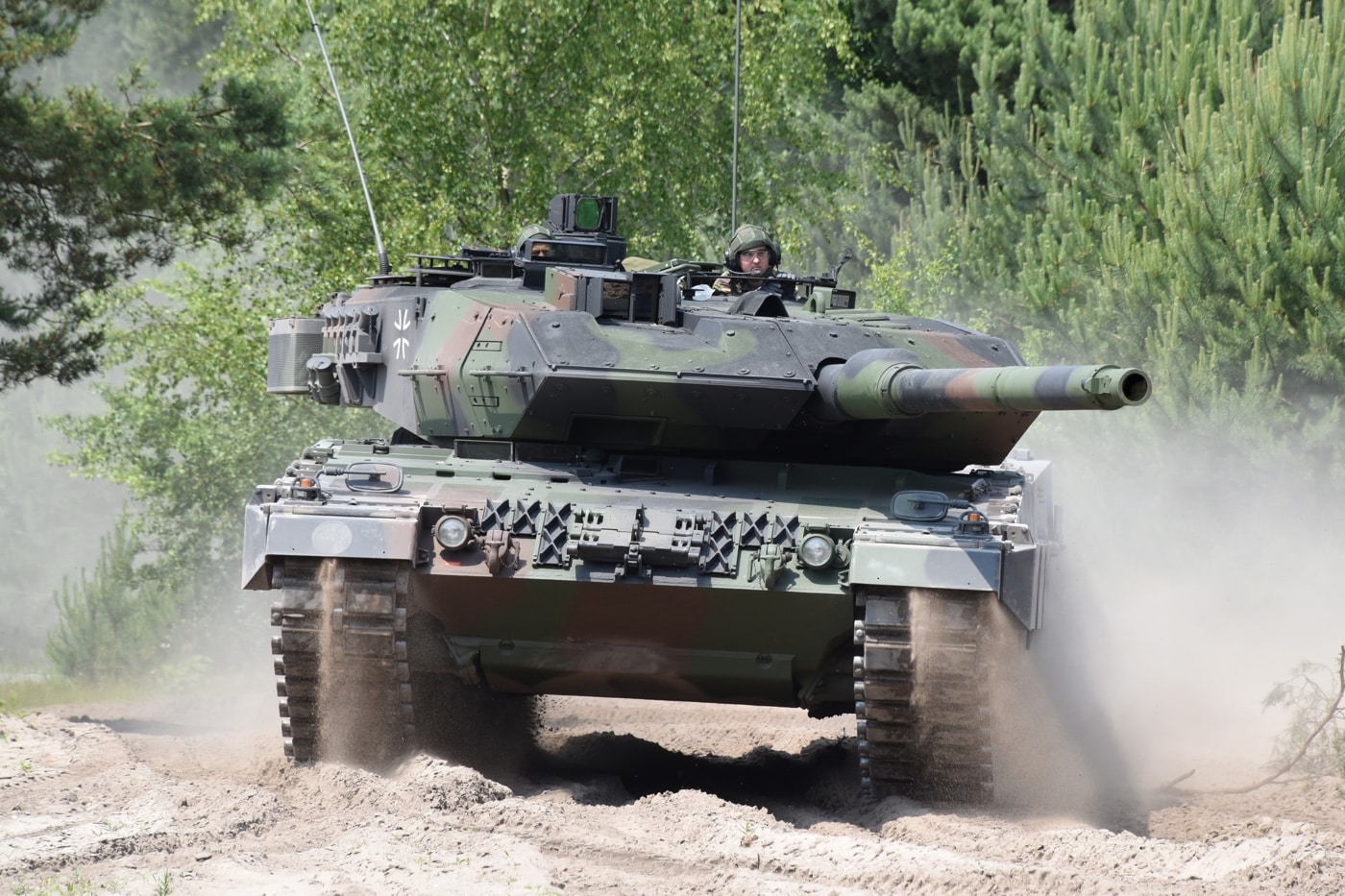 Leopard 2 main battle tank - model 2A7