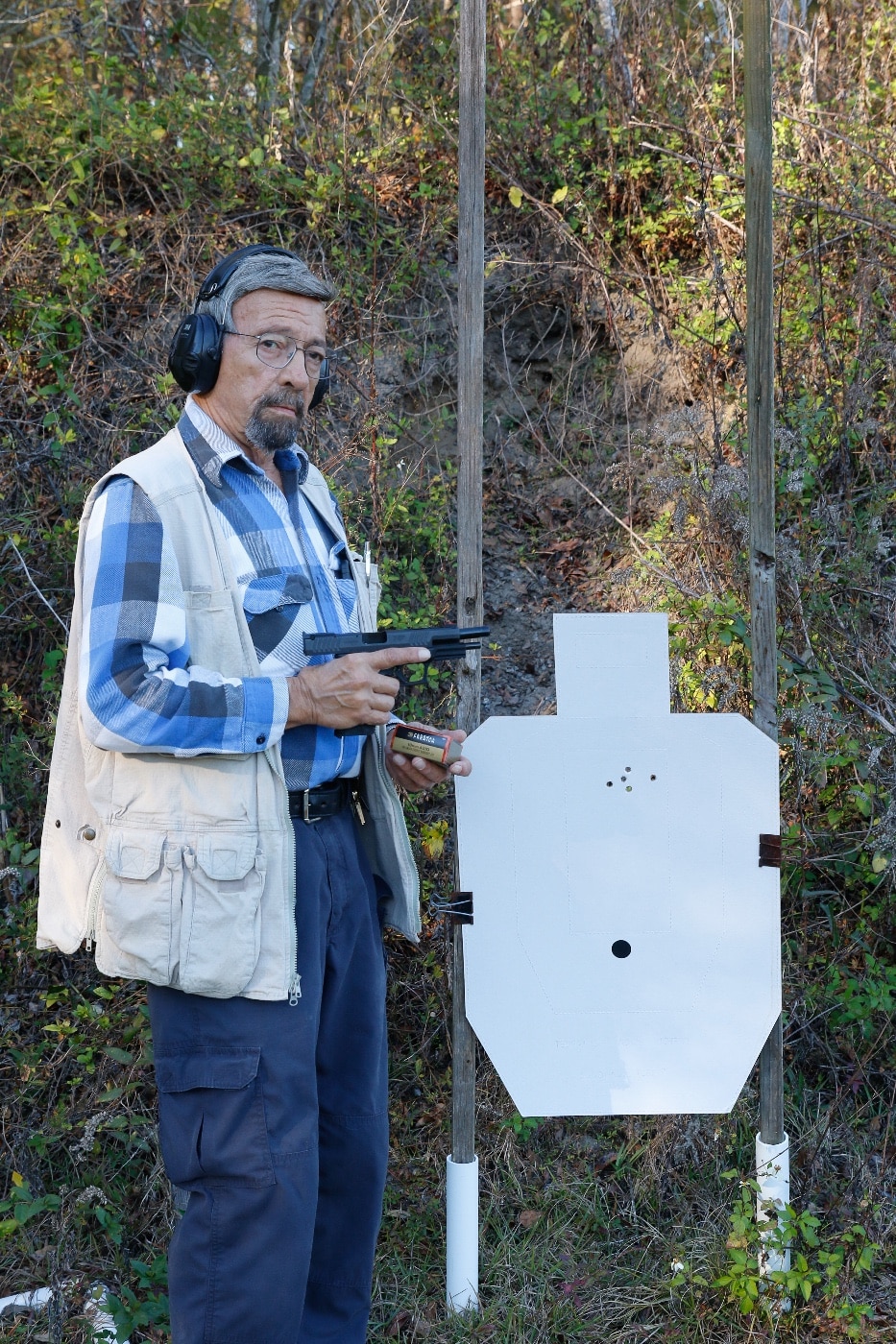 Massad Ayoob showing the accuracy of his XD pistol