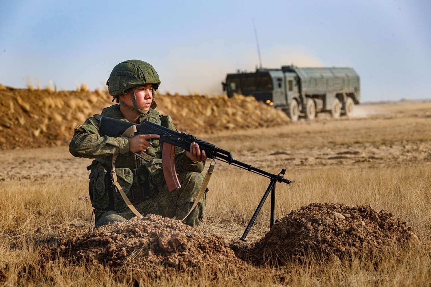 Russian soldier with RPK-74