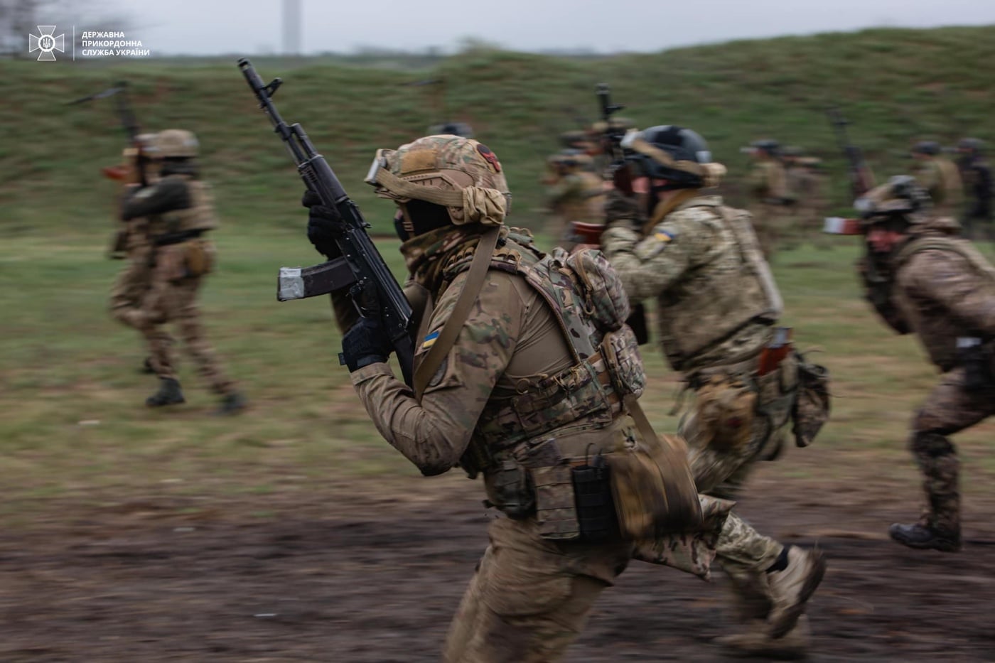 In this image, we see the military forces of Ukraine train in counterattack techniques. In this war, Russian equipment has been largely inferior to the Western equipment that Ukraine has been supplied with. The Russian Defence Ministry doesn't like it, but they probably shouldn't have invaded another country.