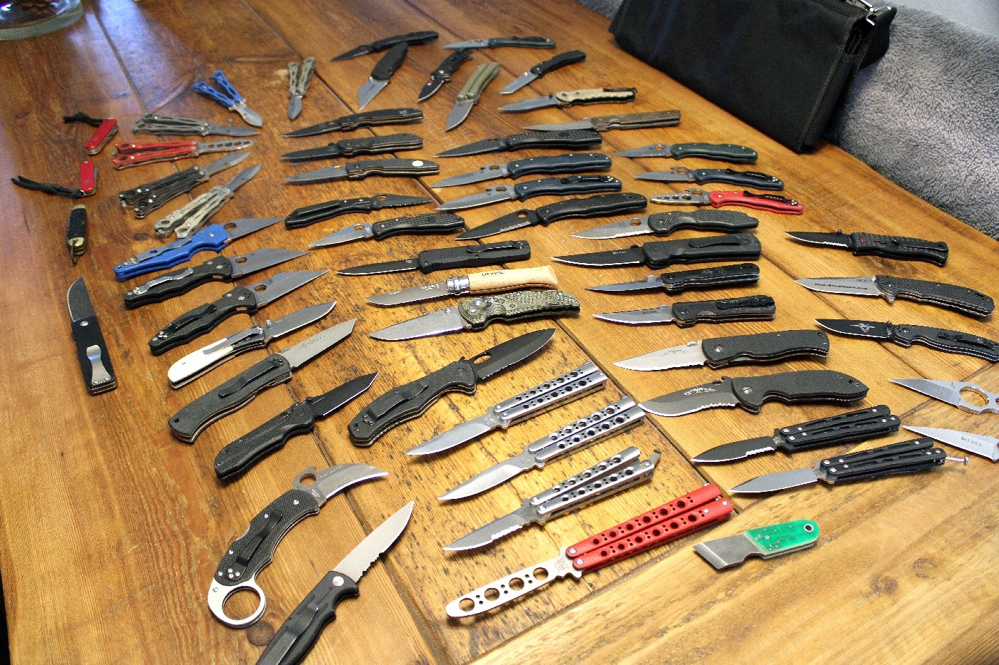 collection of knives for EDC