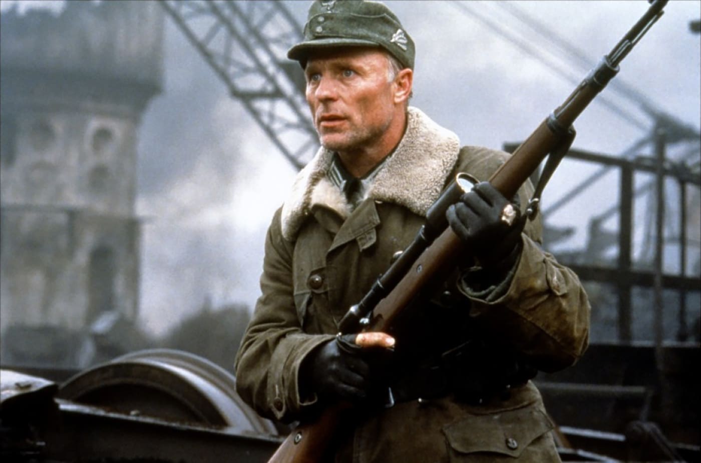 Ed Harris in Enemy at the Gates with German Karabiner 98k sniper rifle