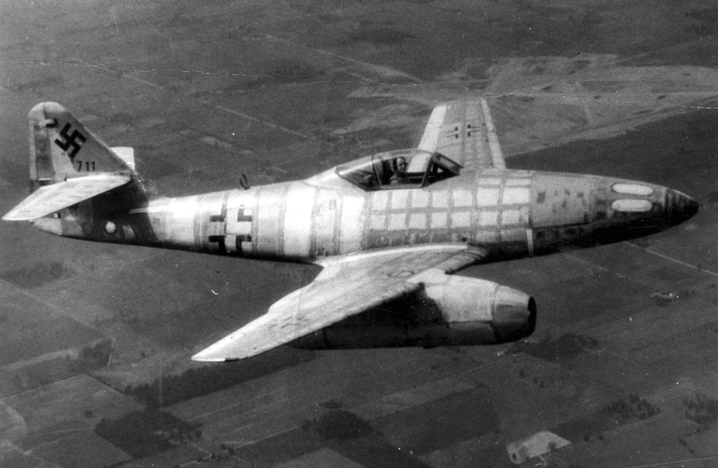 Messerschmitt Me 262 jet fighter flying World War II