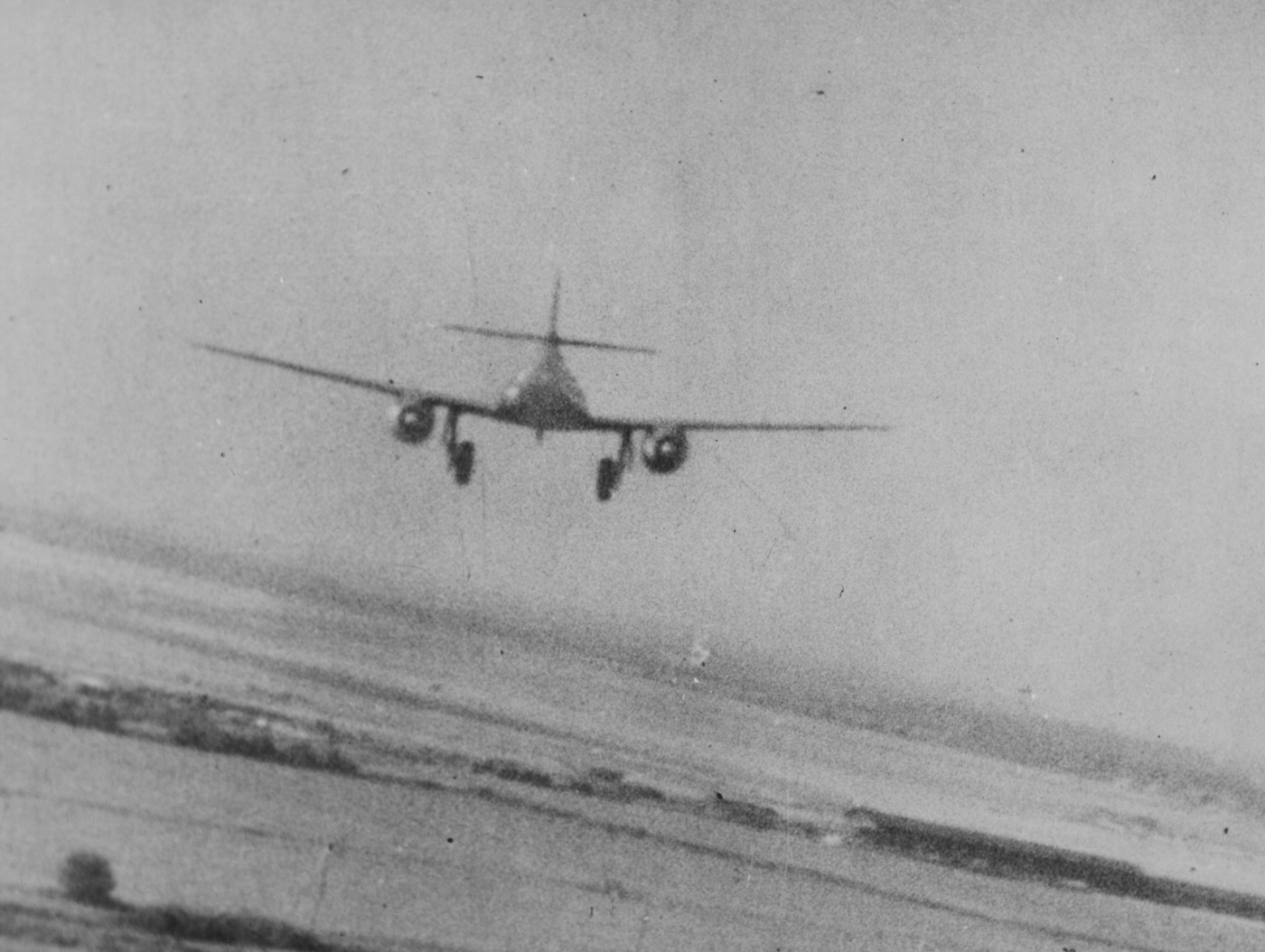 Republic P-47 Thunderbolt engages German Me 262