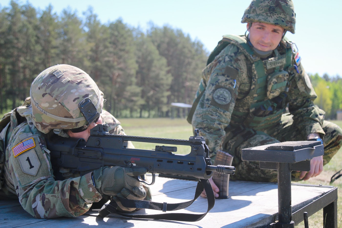 US soldier shooting Springfield Armory Hellion HS Produkt VHS rifle