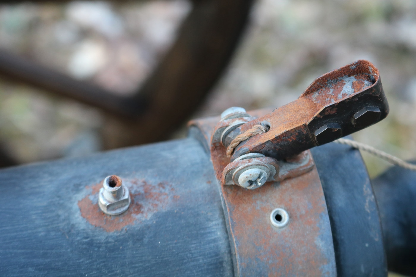 lanyard fired ignition system for home made black powder cannon