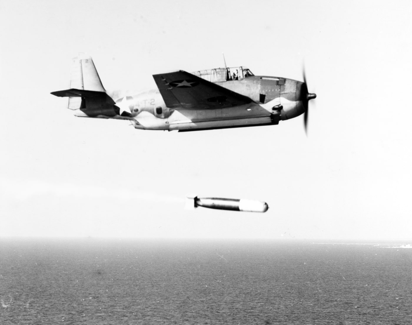 Grumman TBF Avenger drops Mark XIII torpedo in 1942