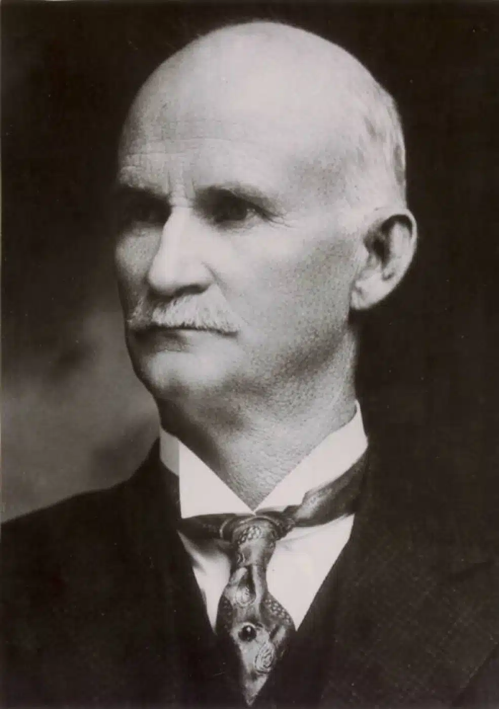 [Resim: John-Browning-portrait-photograph.jpg.webp]