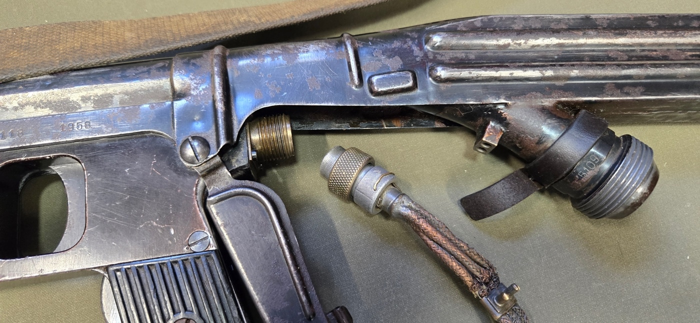 LPO-50 electric igniter behind the pistol grip of the projector