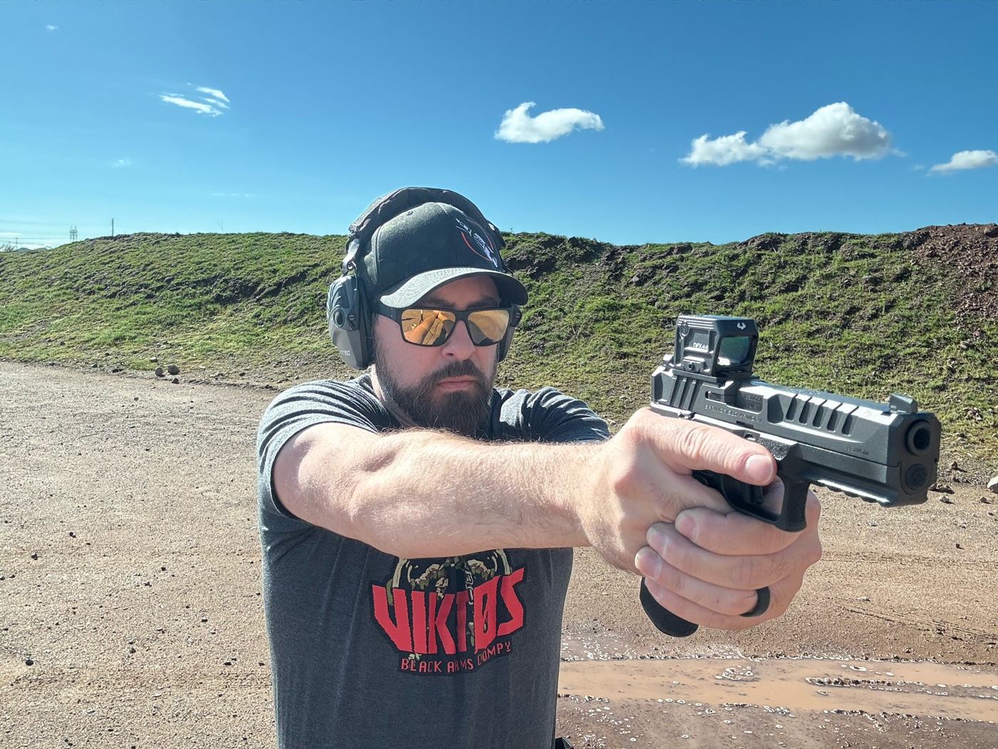 Viridian RFX44 reflex sight testing on the shooting range
