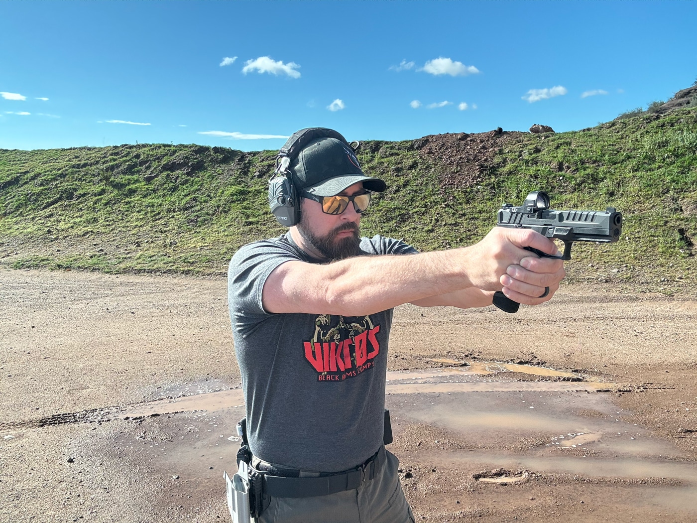 testing the Viridian reflex sights