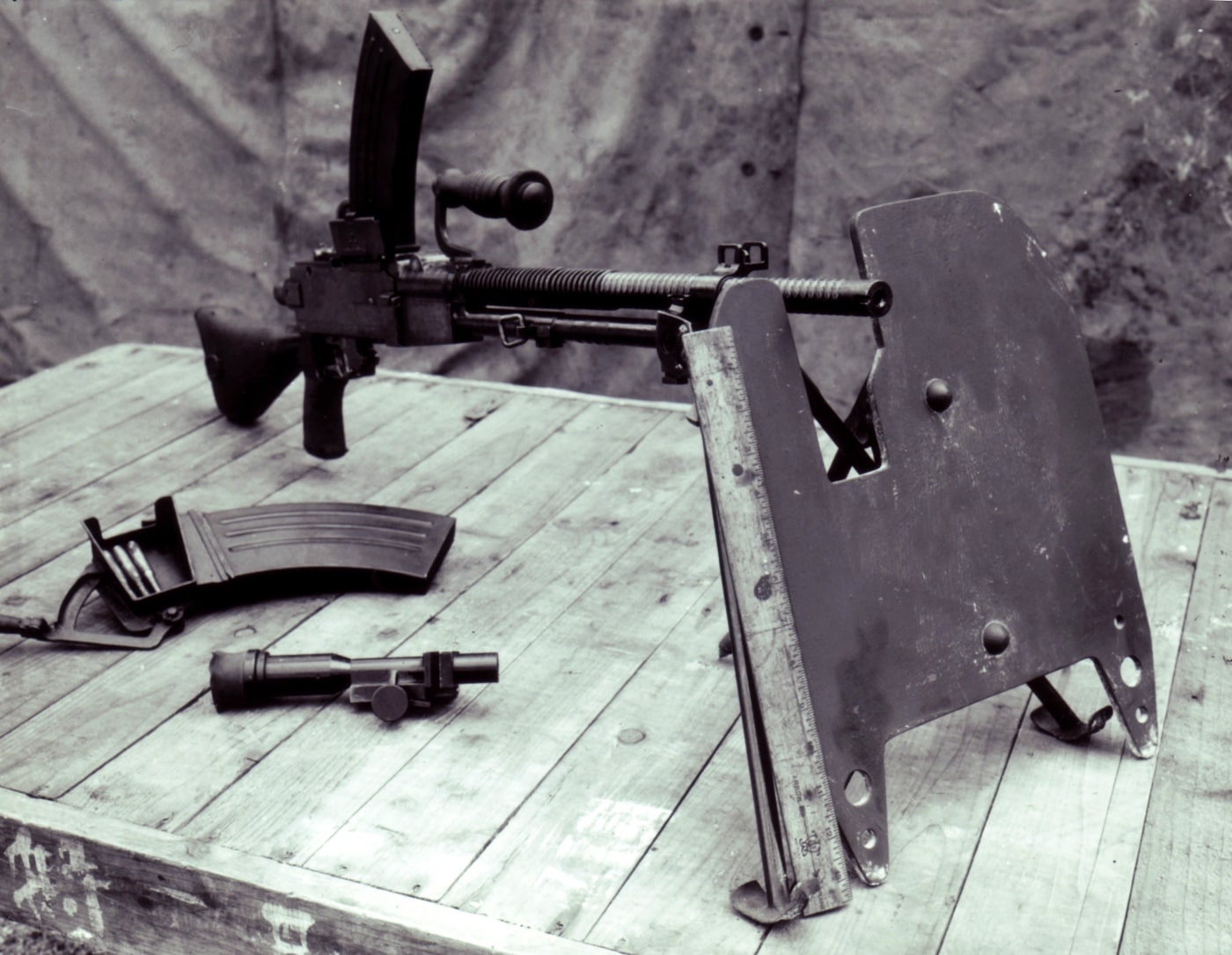 Japanese Type 96 LMG with Type 99 armored shield