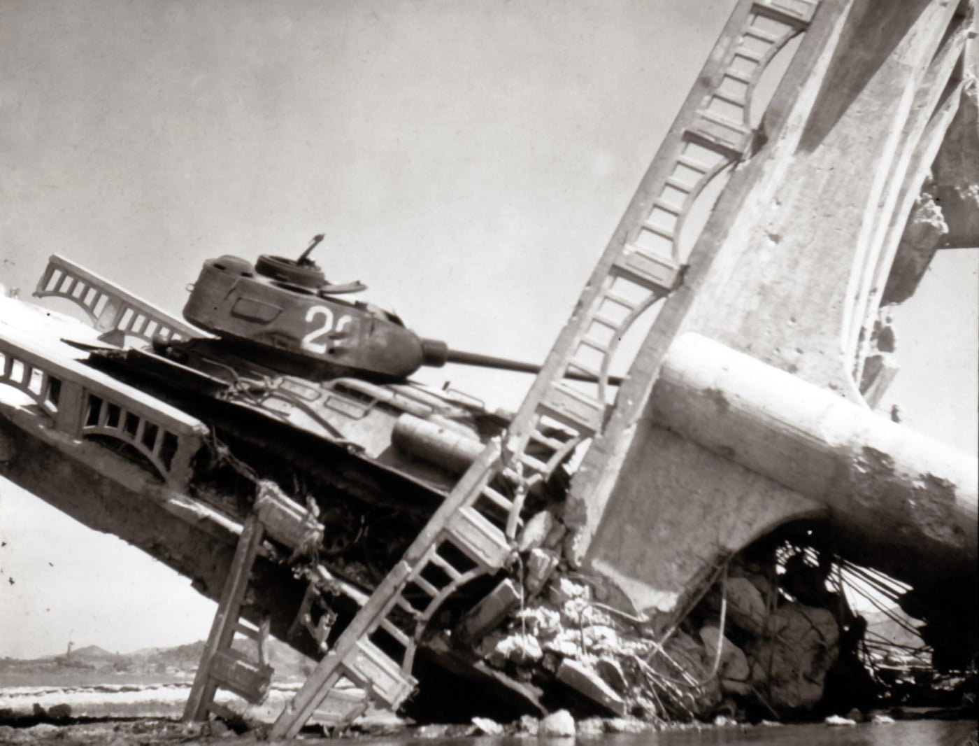 communist T34-85 Korean War Naktong River bridge