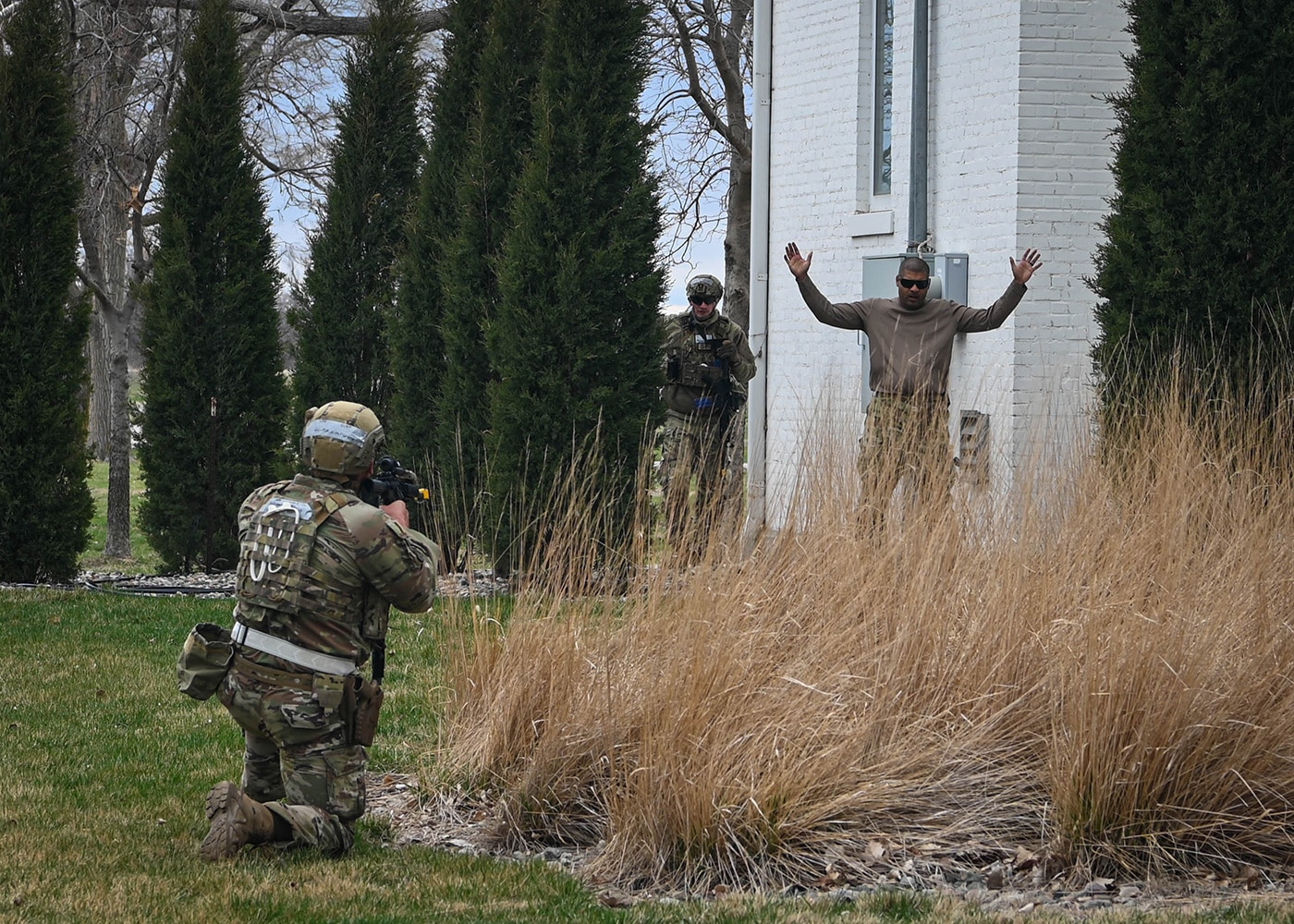 suspected threat held at gunpoint by law enforcement