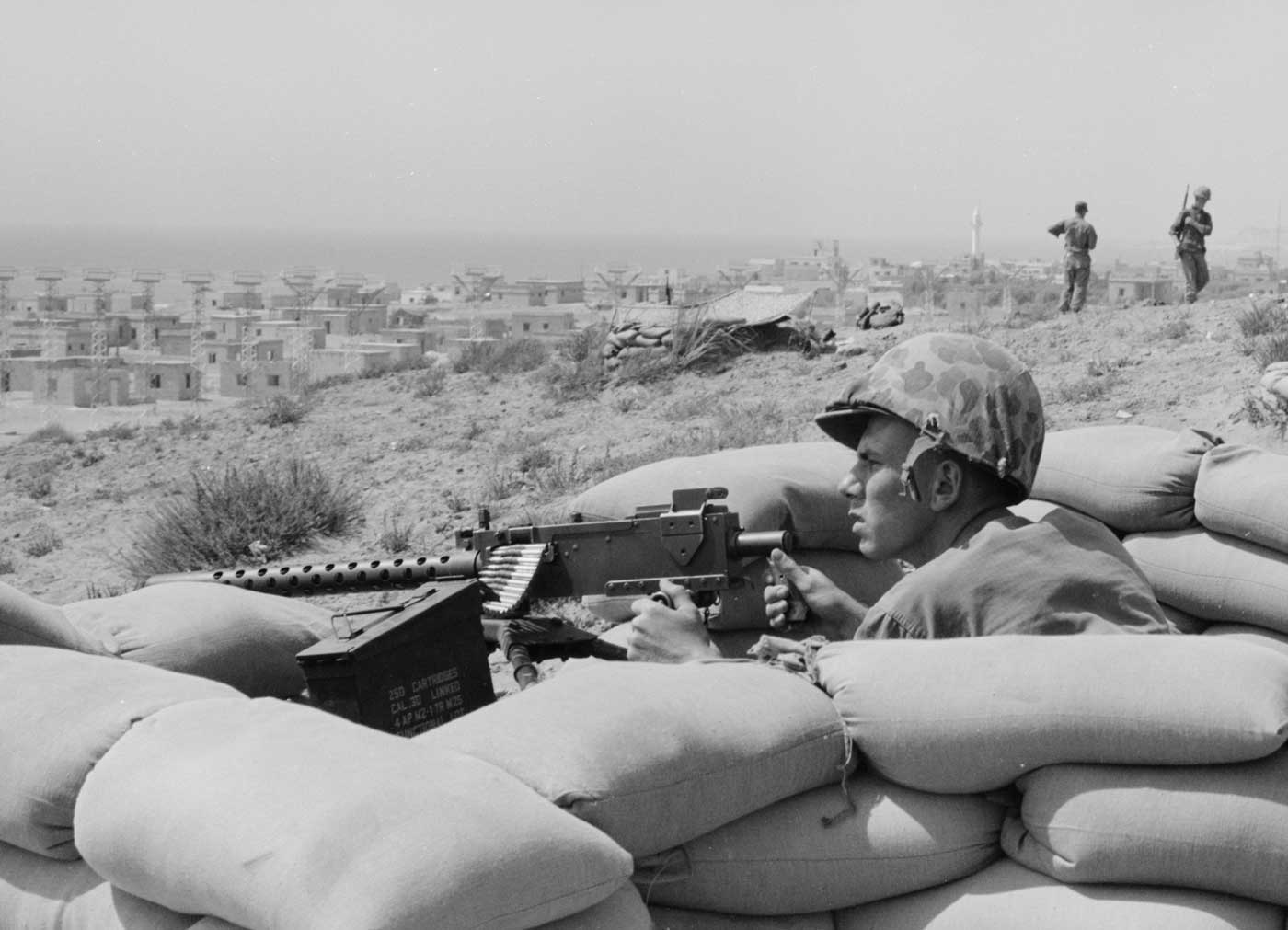 US Marine with a Browning 1919 30-caliber machine gun