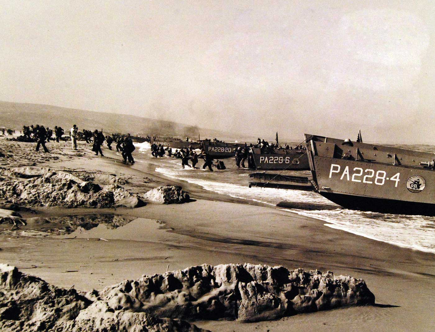 U.S. Marines from USS Rockbridge land at Beach Red during 1958 Lebanon Crisis