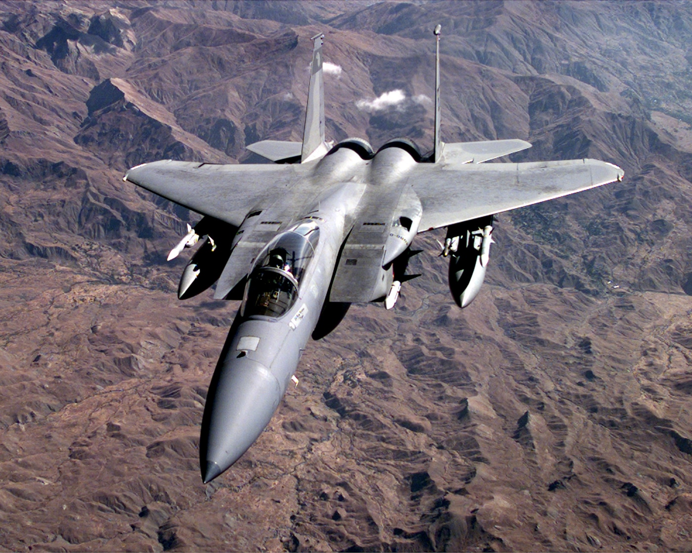 A McDonnell Douglas F-15 Eagle aircraft is photographed in flight, illustrating its role as a premier air superiority fighter. The jet’s twin-engine design, high-mounted wings, and dual vertical fins are clearly visible. It was first flown in the early 1970s and became the backbone of the U.S. Air Force’s tactical fighter fleet. The image conveys the aircraft’s speed and agility as it moves through open airspace. Its gray camouflage pattern helps minimize visibility during missions. The F-15 Eagle remains undefeated in aerial combat, symbolizing decades of technological advancement and mission success. This visual sets the tone for an article exploring the history and impact of the F-15.