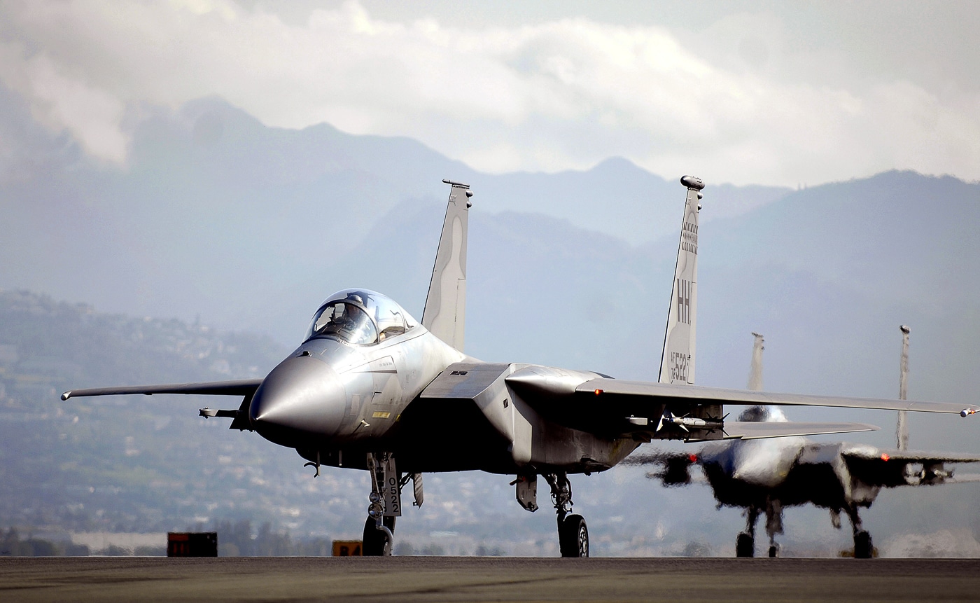 A U.S. Air Force F-15A Eagle is photographed landing at Hickam Air Force Base, Hawaii, in 1988. The aircraft’s landing gear is extended as it descends onto the runway, with palm trees and base facilities visible in the background. The F-15A was the first operational model of the McDonnell Douglas Eagle series, serving as a front-line air superiority fighter. This image captures the moment of touchdown, showing the precision and control required during final approach. Hickam Air Force Base served as a vital Pacific outpost for U.S. air operations during the Cold War. The photograph reflects both the aircraft’s enduring design and its importance in maintaining regional air security.