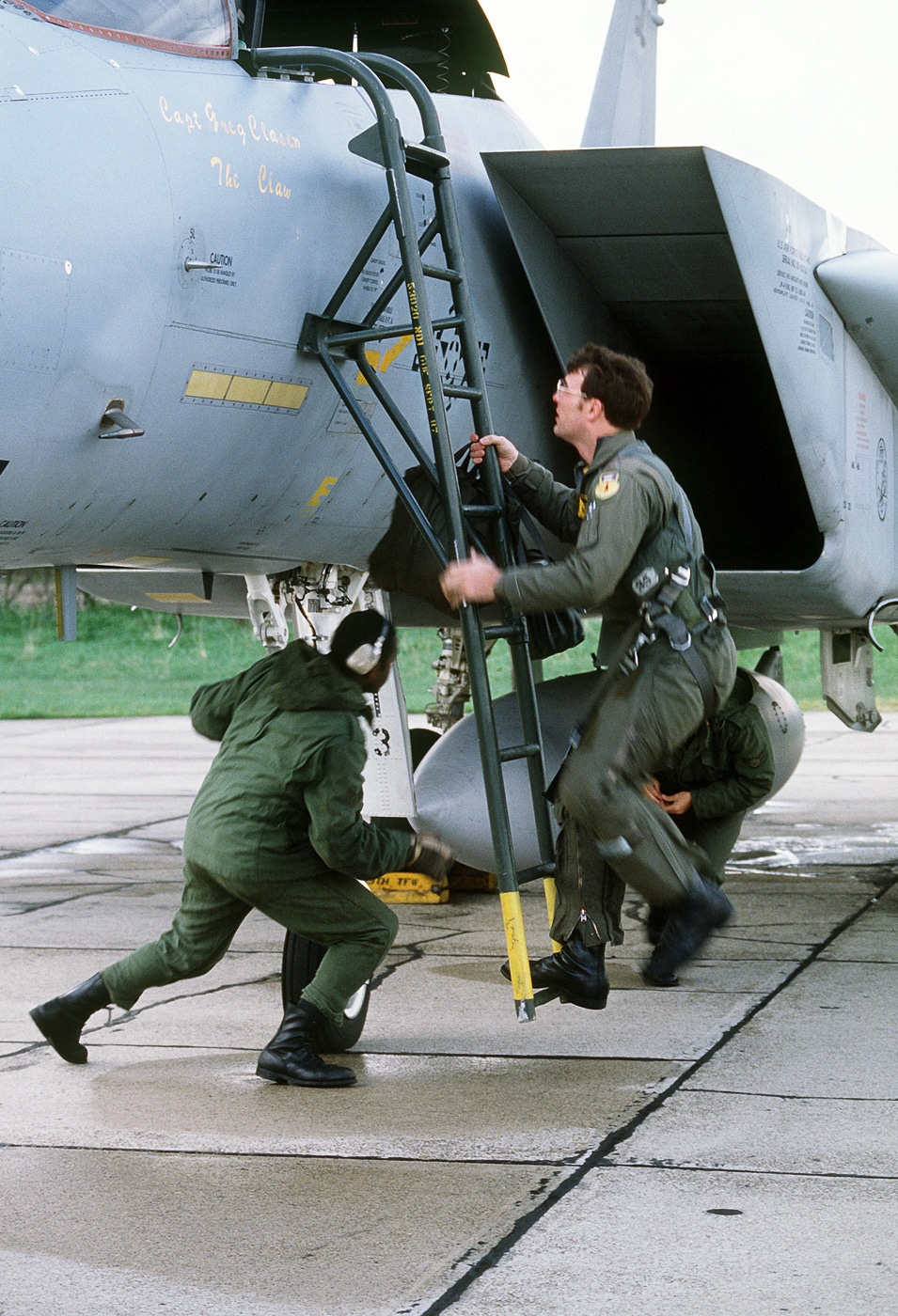 A pilot and ground crew rush to prepare a U.S. Air Force F-15C Eagle for takeoff during an alert drill at Aalborg Air Station, Denmark, in 1987. The photo captures the urgency of a Cold War readiness exercise as personnel work rapidly around the fighter. The pilot is seen climbing into the cockpit while maintenance and weapons specialists perform final checks on the jet’s systems. The F-15C’s gray camouflage and twin tails are visible on the tarmac as support equipment surrounds it. These quick-reaction alerts were designed to ensure NATO forces could respond instantly to potential Soviet incursions. The image reflects both discipline and teamwork under pressure. It offers a glimpse into the daily realities of Cold War air defense operations in Northern Europe.