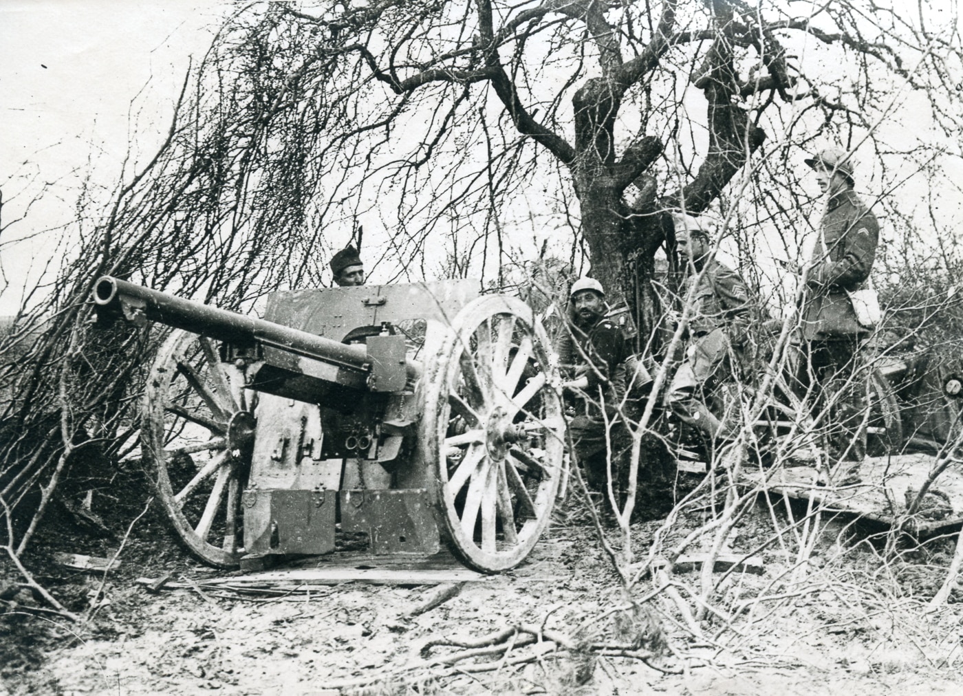 Canon de 75 modèle 1897 fired by Belgian troops in World War I