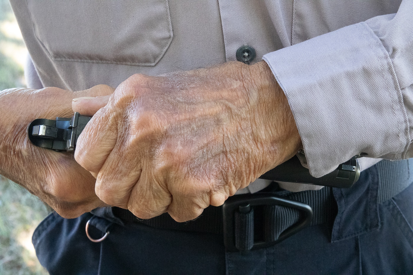 muzzle direction of pistol when manipulating the gun
