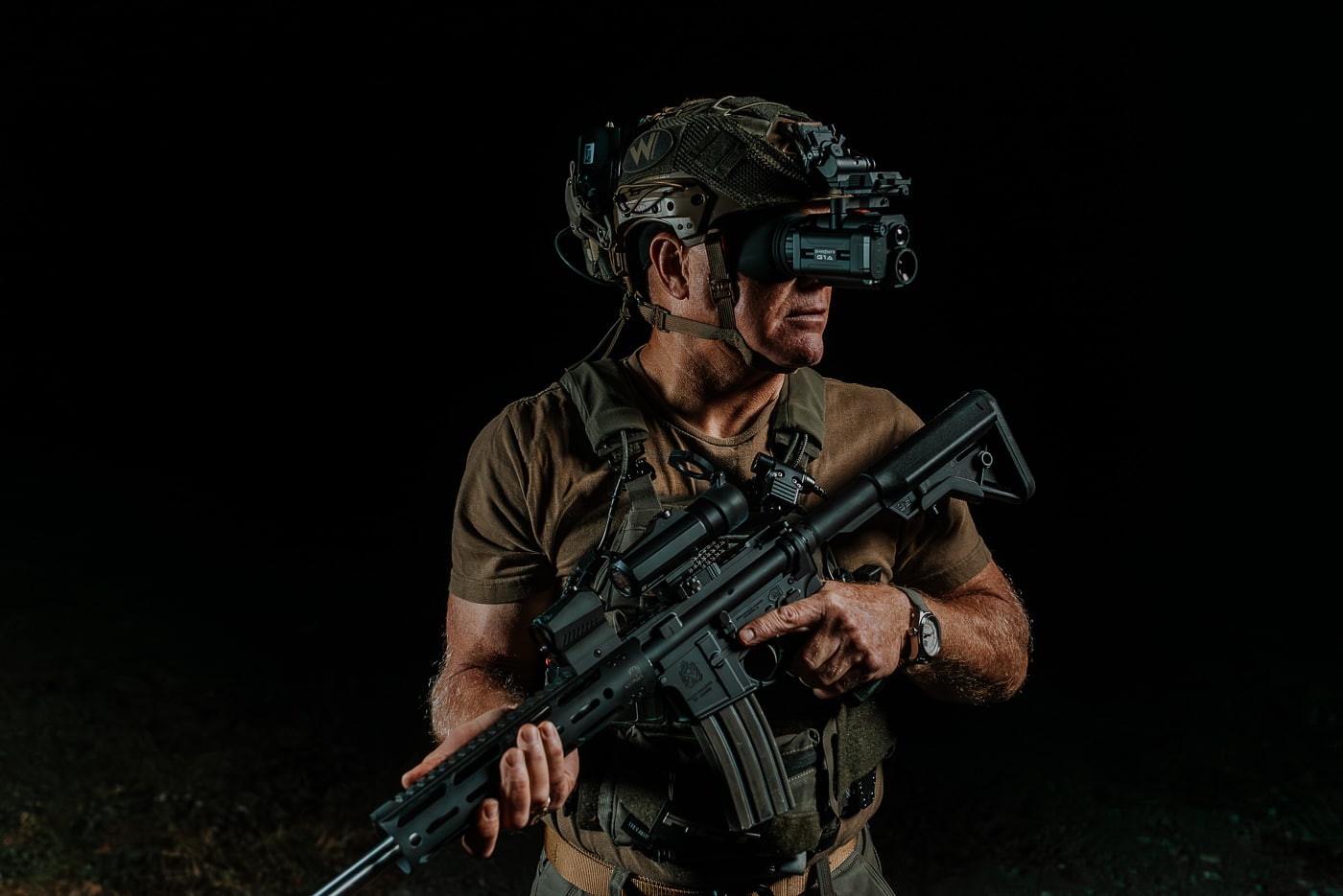 The Shinenyx G1A monocular mounted on tactical helmet hardware in flip-up configuration displaying the eyepiece orientation and secure attachment system against neutral background. Shinenyx G1A review evaluates helmet-mounted thermal applications comprehensively. Dedicated thermal spotting enhances target detection significantly. Low-light environments challenge traditional vision capabilities. Shinenyx night vision gear provides hands-free operation advantages. Helmet configurations enable continuous situational awareness monitoring. Targeting aids improve identification accuracy dramatically. Fusion devices combine detection with recognition strengths. Thermal units spot warm signatures through obscuration.