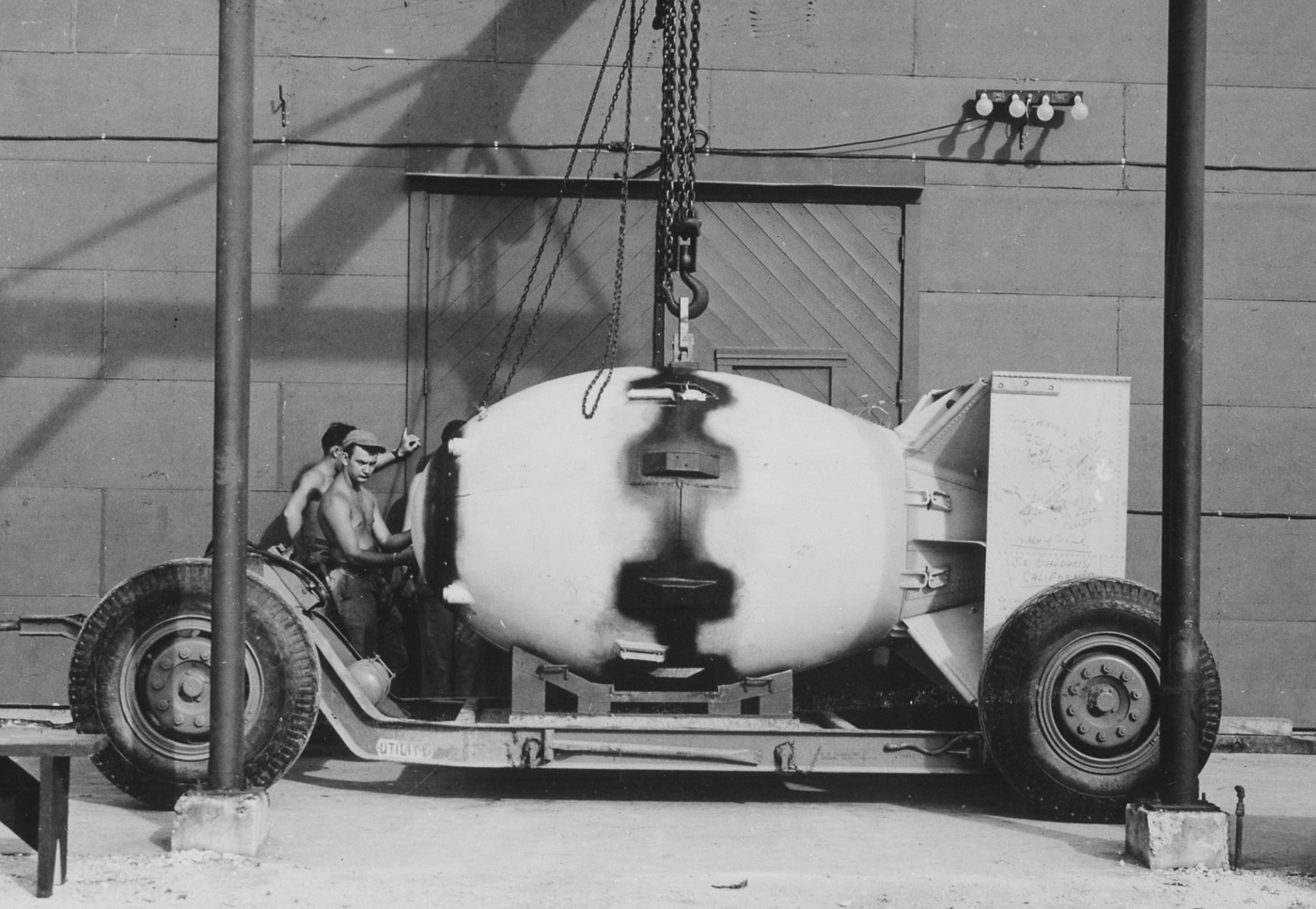 Fat Man bomb placed on trailer