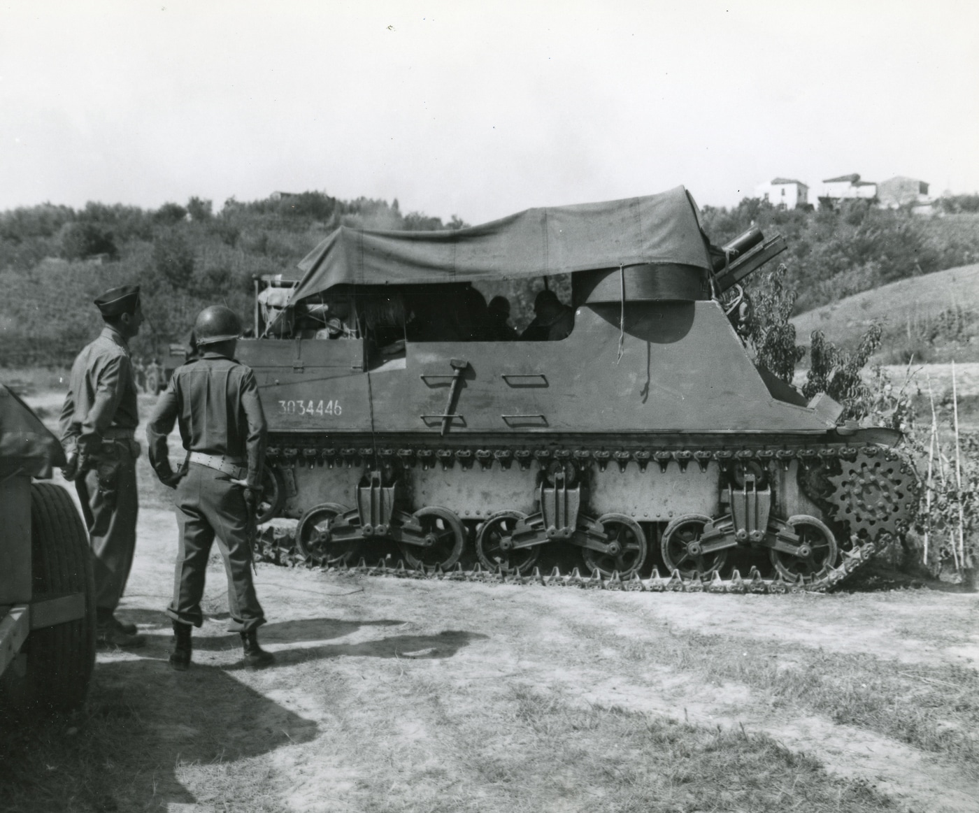 General Mark Clark observes an M7 Priest firing during operations in Italy 1944